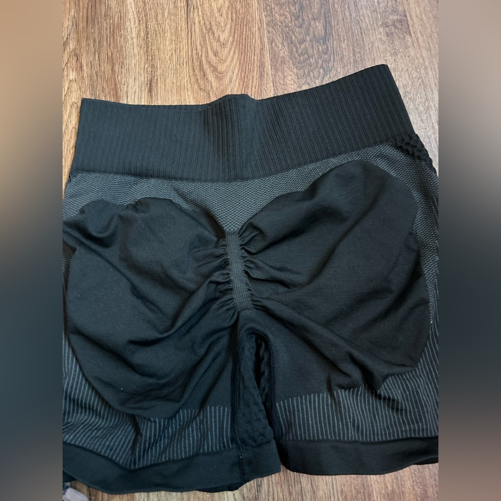 Women's Bike Shorts Set - Black, Green, and Patterned size medium - Picture 8 of 8